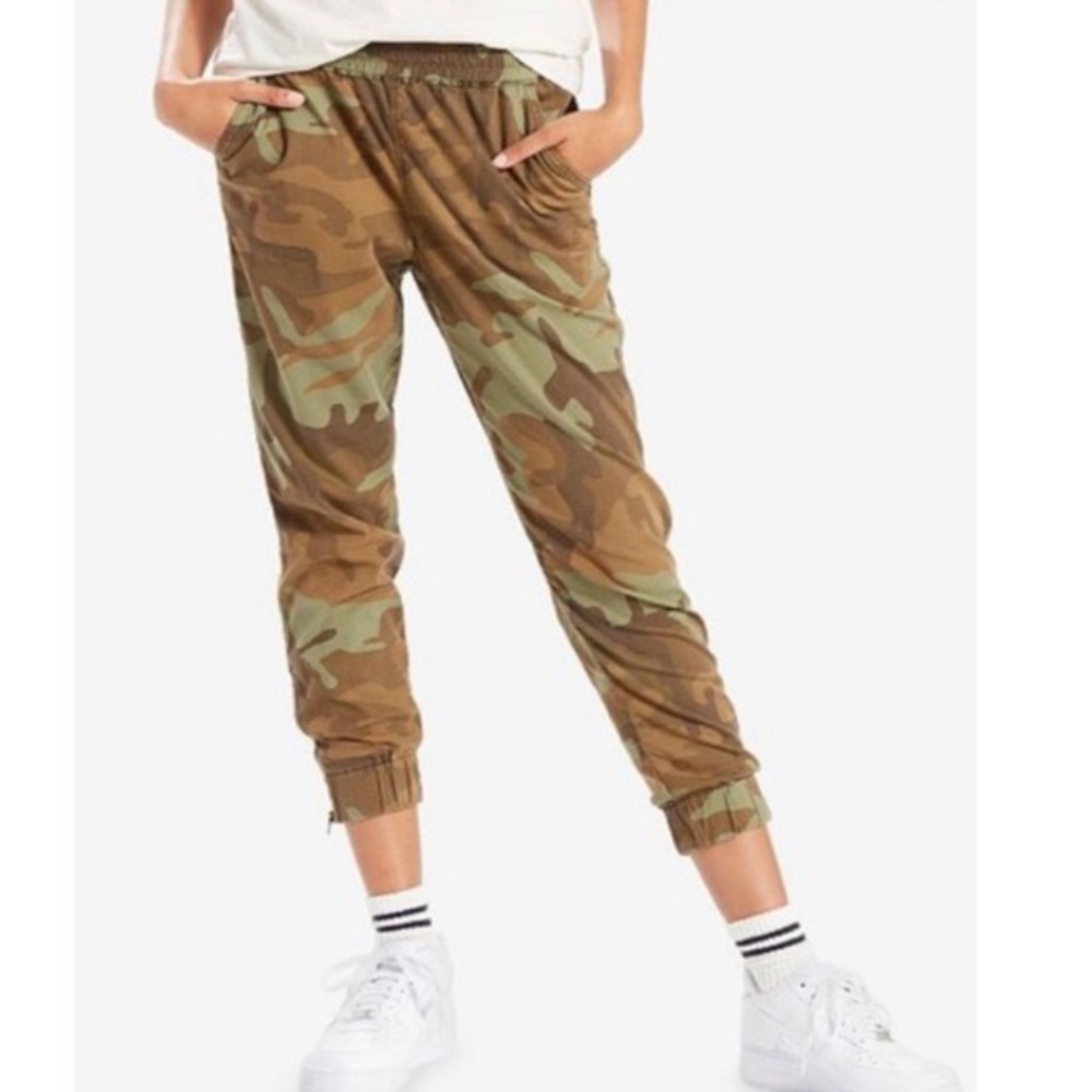 Levi joggers